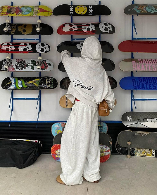 Женский теплый оверсайз костюм: худи с капюшоном и широкие брюки с утяжкой трехнитка на флисе Белый Одесса - изображение 4