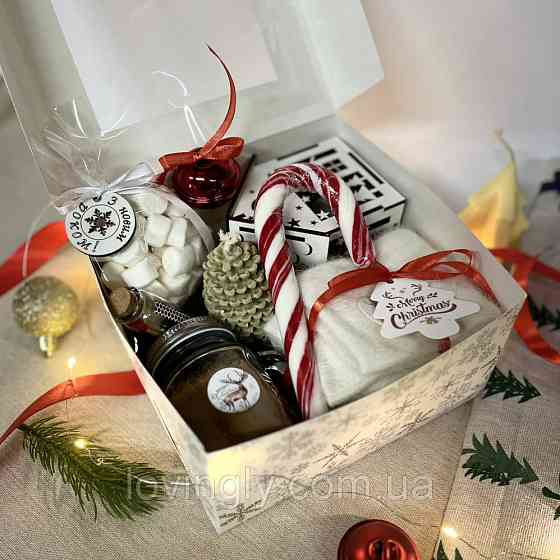 Новогодний подарок деревянный домик, кашемировые носки, горячий шоколад, свеча, сладости Ирпень