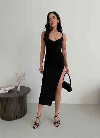 Женское черное силуэтное платье-бюстье в длине миди с привлекательным разрезом креп дайвинг Одесса