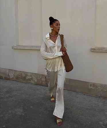 Женский легкий брючный костюм двойка: рубашка и брюки из шелка Одесса