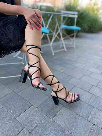 YES MILE Чорні босоніжки жіночі літні на підборах молодіжні з еко-шкіри на шнурівці YES MILE SF Коломия