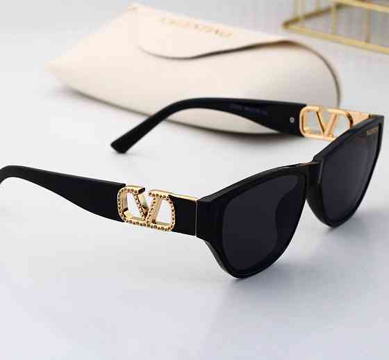Женские солнцезащитные очки Valentino (22051) black Киев