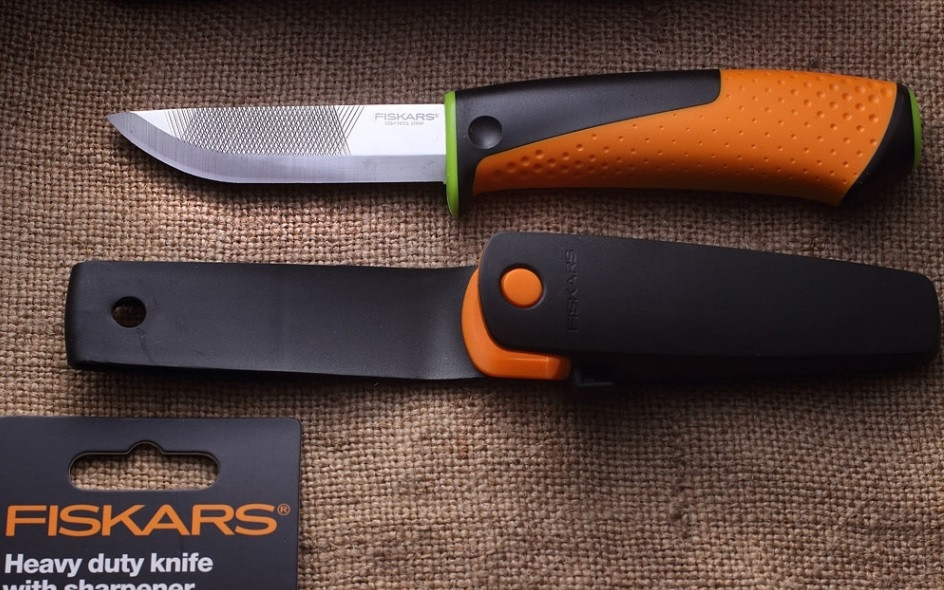 Универсальный Нож усиленный для тяжелых работ с чехлом-точилкой Fiskars (1023619) Нержавеющая сталь Нововолынск - изображение 8