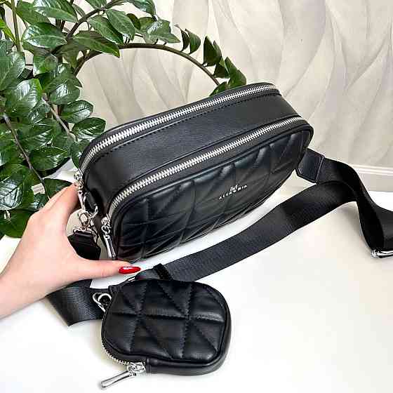 Брендовая женская сумка кросс боди. Женская черная сумка маленькая через плечо. 8862 Киев