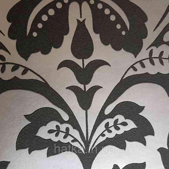 Вінілові шпалери на флізелін AS creation Attractive вензель великий структурний чорний на сріблястому металік Київ