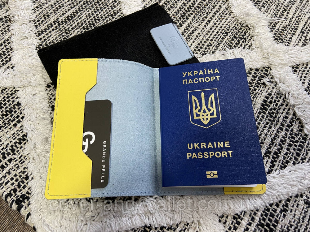 Патриотическая желто-голубая женская обложка на паспорт из натуральной кожи Grande Pelle Киев - изображение 6