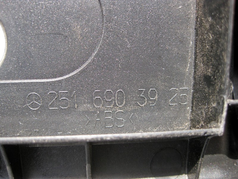 Mercedes-Benz  A2516903925 9051 Накладка отвору багажника нижня чорна R-Class W251 без хрому Одеса - фото 3