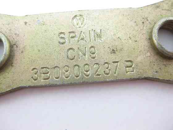 VAG  3B0809237B Кріпильна пластина петлі - вуха замка дверей VW Bora Jetta Golf Passat Одесса