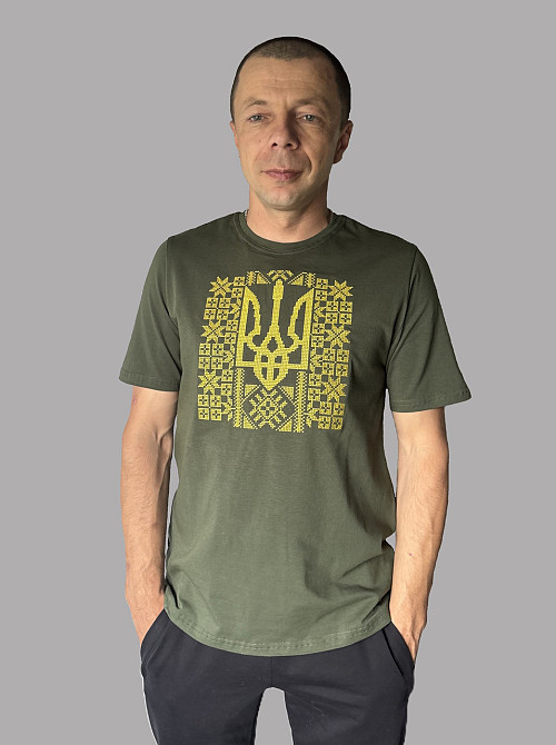 Мужская футболка вышиванка хаки с Тризубом в орнаменте 2XL Киев - изображение 1
