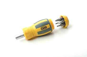 Отвертка реверсивная Сила Cr V с комплектом насадок (6 бит) (малая) Ровно