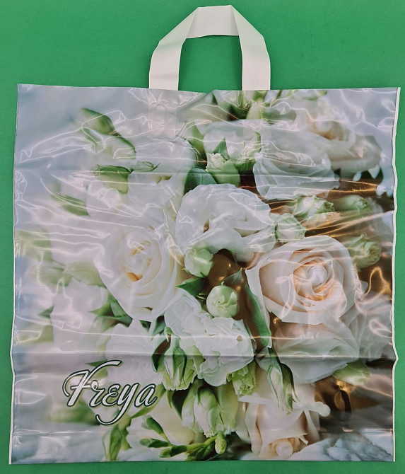 Пакет средний, плотный, ламинированный с петлевой ручкой