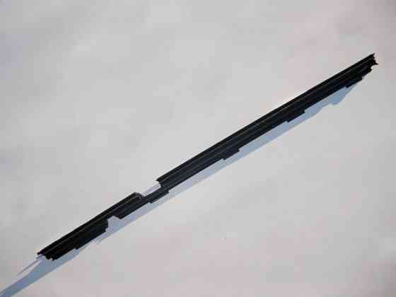 Mercedes-Benz  A2057350365 Внутрішня планка ущільнювача під скло задніх лівих дверей C-Class W205 Одеса