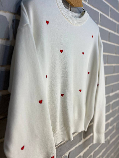Светр жіночий A-N 7075 оверсайз широкий вишиті серця, білий, one size Київ - фото 7