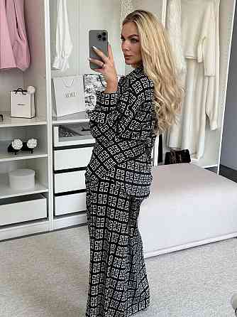 Жіночий легкий принтований костюм-двійка: сорочка та штани з хусткою сатин Чорний Одеса