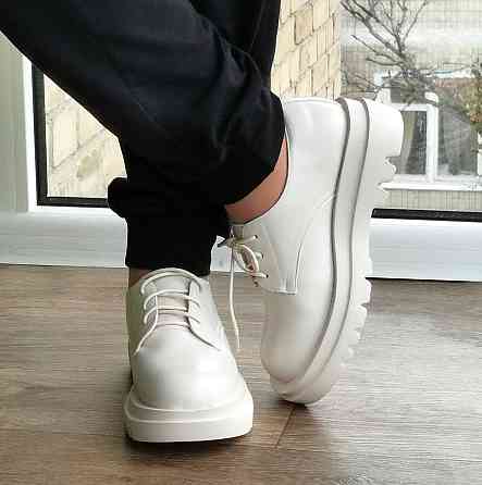 Жіночі Бежеві Туфлі Кросівки Білі на Танкетці Сліпони Шкіряні Мокасини (розміри: 36,37,38,39,40,41) — 6-26 Дніпро