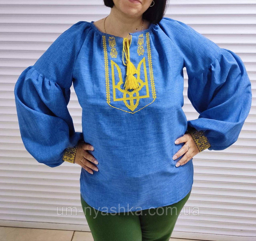 Жіноча лляна вишиванка з гербом 