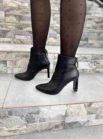 Crisma Жіночі черевики CRISMA чорні натуральна шкіра каблук 8см висота 10см розмір 38 (4371) Коломыя