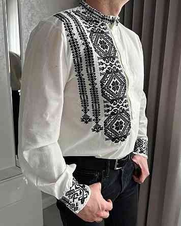 Чоловіча вишиванка з чорним вишитим орнаментом на гудзиках котон 80%, 20% поліестер Одеса