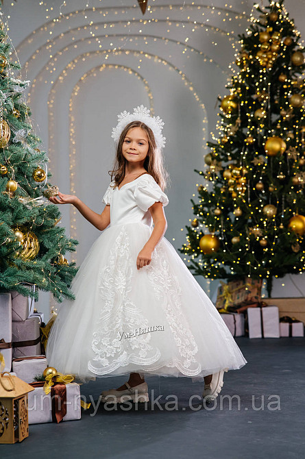 Довге біле плаття зі шлейфом на зріст 120-128 Кривий Ріг - фото 3