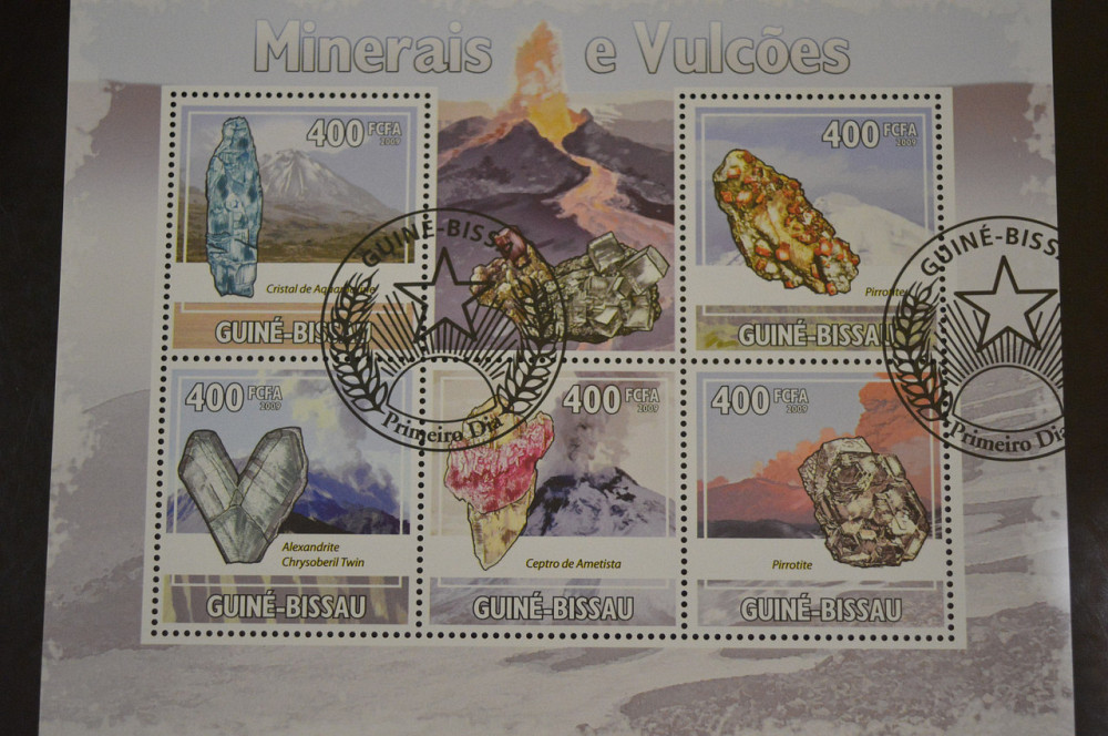 Гвинея - Бисау. Марки. История. Личности. Блок. 2009 год (В-5) Полтава - изображение 1