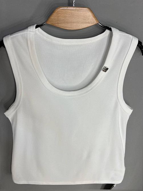 Майка женская A-N 25015 базовая трикотажная на широких бретелях с металлическим значком, белый, one size Киев - изображение 17