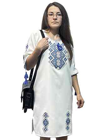 Жіноча білосніжна вишита сукня з синім орнаментом і поясом Київ