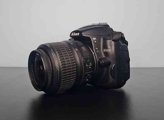 Дзеркальний фотоапарат Nikon D5000 + kit об'єктив 18-55 + сумка + SD 64GB Клевань