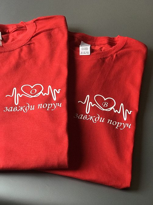 Парные футболки для парня и девушки с кардиограммой Всегда рядом и Вашими инициалами в сердце Черновцы - изображение 3