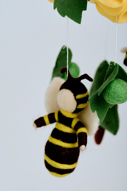 Дитячий музичний мобіль на ліжечко для немовлят WooolyWool «Бджілки» з 35 мелодіями Київ - фото 5
