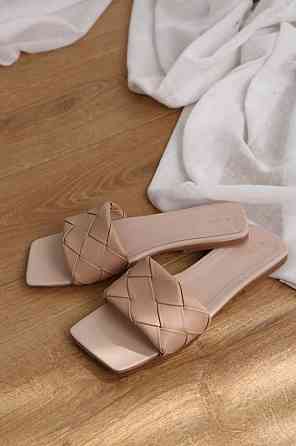 RONE Стильні шльопанці жіночі з натуральної шкіри бежеві на низькому ходу RONE 512 р. 36, 38 / Коломия