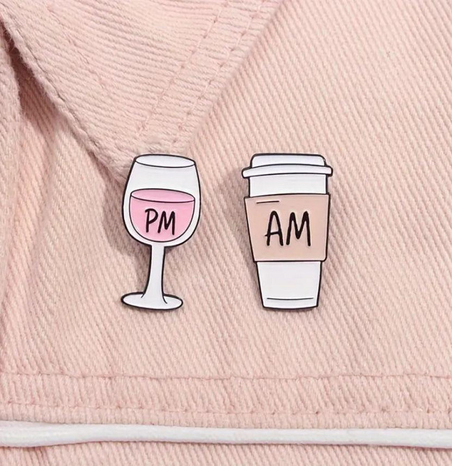 Значки AM&PM — набор из 2-х шт. с кофе и вином (в мультяшном стиле) Киев - изображение 2