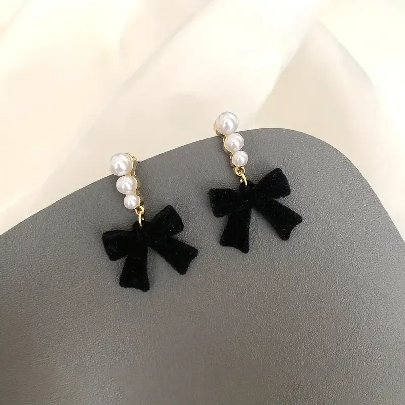 Серьги с бархатными бантиками и жемчугом – чёрные женские украшения Киев - изображение 1