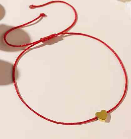 Красный браслет-оберег с золотистым сердечком Киев