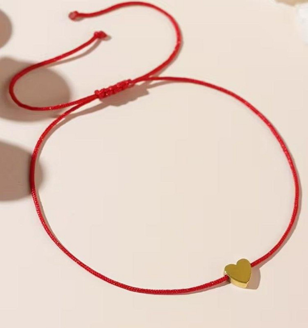 Красный браслет-оберег с золотистым сердечком Киев - изображение 3