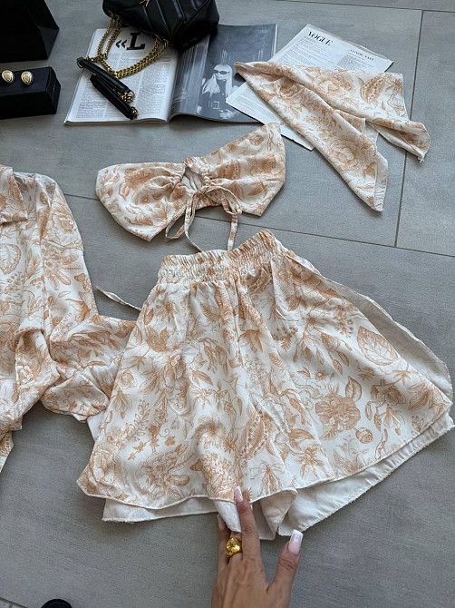 Жіночий літній принтований костюм четверка: хустка, кроп-топ, сорочка та шорти штапель/софт Беж Одеса - фото 7