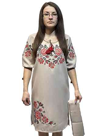 Вишита жіноча сукня із червоно-чорними трояндами в бежевому кольорі Київ