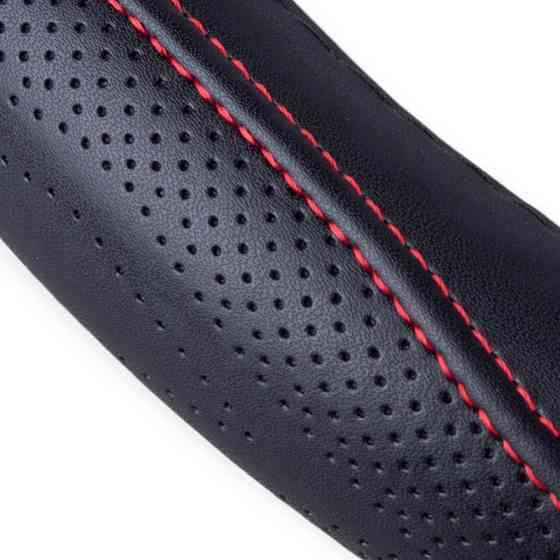 Чехол m кожа (37 - 39 см) черный перфор. вставка, один шов, белая основа руля Мукачево