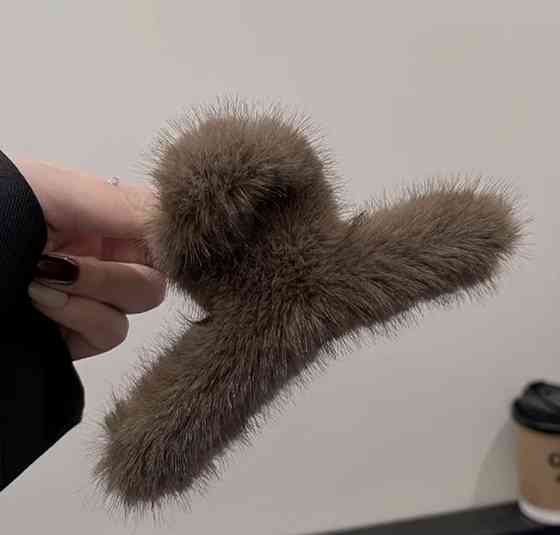 Шпилька крабік зі штучного хутра Смела