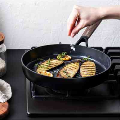 Сковорода GreenPan Eco Smartshape гриль 28 см темне дерево (CC006444-001) Винница