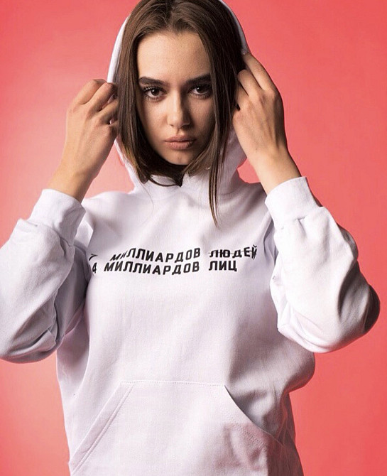 Біла жіноча толстовка з вашим написом — 7 мільярдів людей, 14 мільярдів осіб Чернівці - фото 1