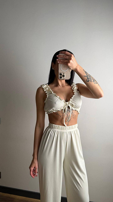 Жіноча піжама-двійка: топ і штани з романтичними рюшами рубчик Молочний Одеса - фото 3