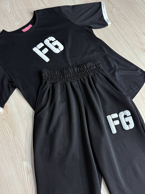 Костюм женский CAPPITONE 101190 оверсайз футболка с нашивкой FG и брюки палаццо на резинке черный, черный, S Киев - изображение 19