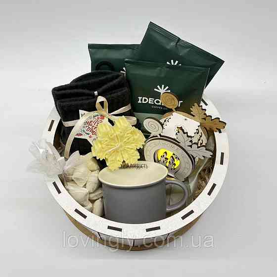 Новорічний подарунок для чоловіка чи жінки — набір з кавою, свічкою та чашкою у дерев’яній коробці Ірпінь