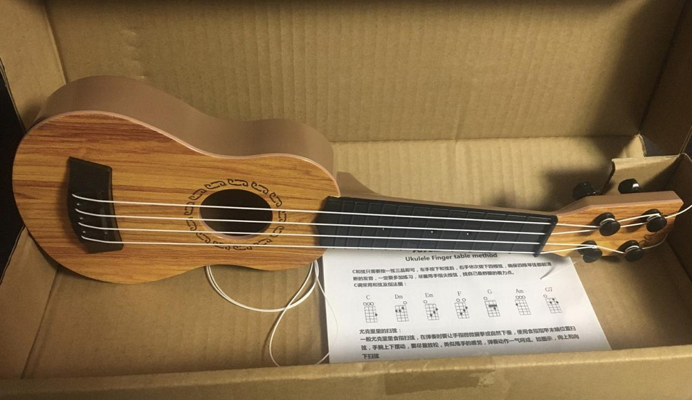 Гітара дитяча іграшка, укулеле для дітей - довжина 35 см, пластик, в комплект входит медиатор Київ - фото 4