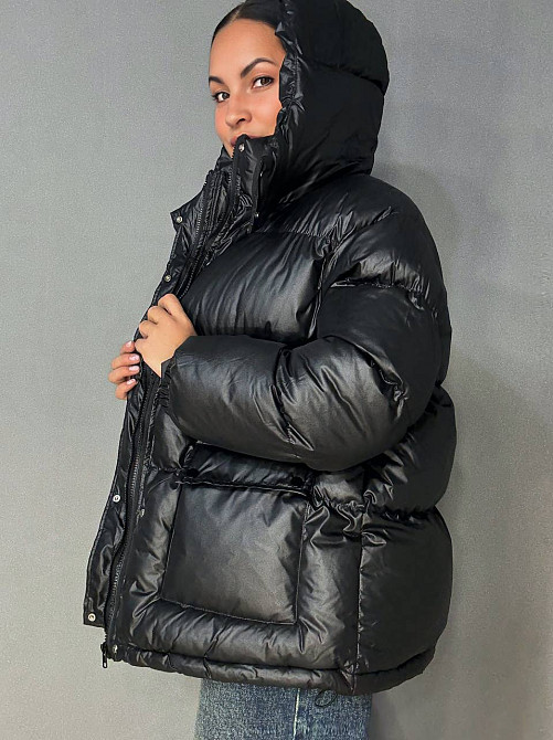 Куртка женская A-N 30046 глянцевая пуффер удлиненная с капюшоном S-M, черный, SM Киев - изображение 18