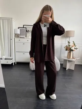 Стильний жіночий костюм із льону — зручний комплект на теплу пору року. Одеса