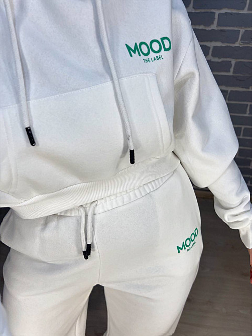 Костюм женский Quzen 493-497 укороченное худи с капюшоном MOOD брюки резинка утепленный белый, белый, M Киев - изображение 5
