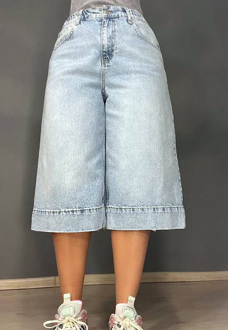 Шорти жіночі джинсові Sherocco 394-1 бермуди довгі нижче коліна резинка на талії манжет знизу блакитні , блакитний, 26, 26, 78 см, 107 см Київ - фото 9