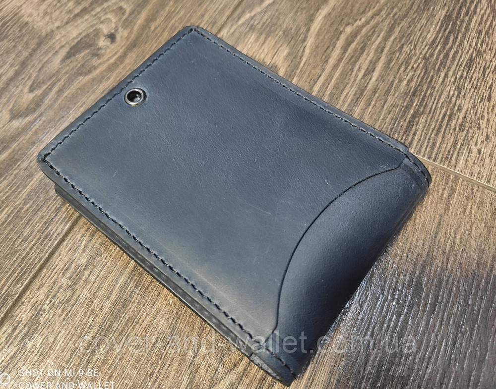 Кожаная обложка с карманом 
