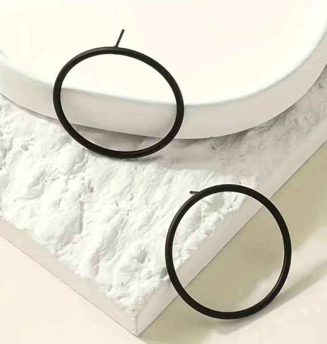 Сережки-кільця 4 см чорні, круглі жіночі сережки з застібкою гвоздик Київ - фото 2